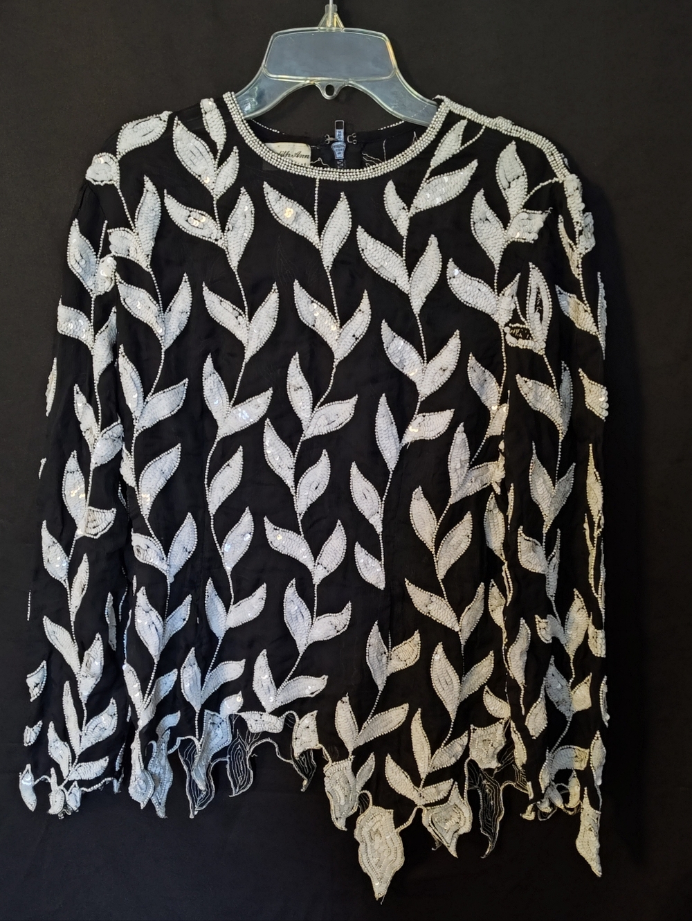Judith Ann Creations smallEmbroidered Black & White Leaf-Pattern blouse FLAW